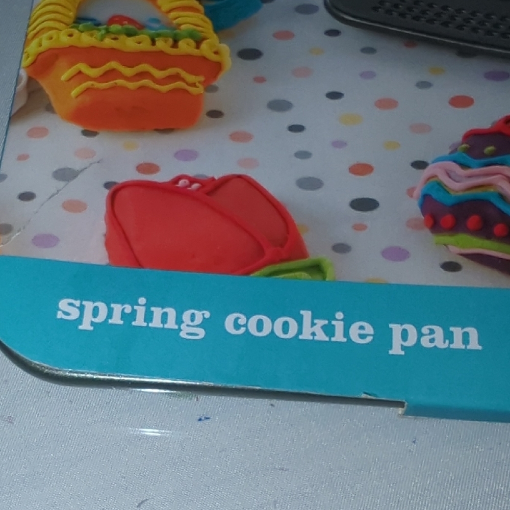 Spring Cookie Pan with Fun Shapes - Picture 3 of 5